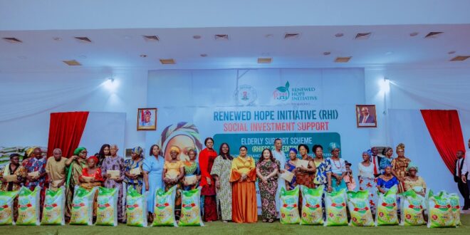 250 Senior Delta citizens benefit from Tinubu’s, Oborevwori’s elderly support gifts 